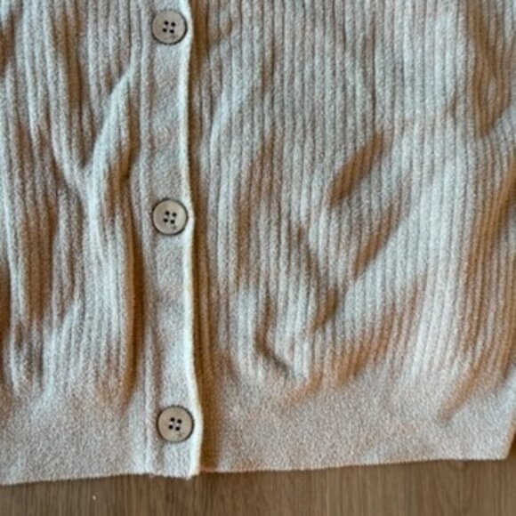NWT Barefoot Dreams Ribbed Cardigan Sweater Beige Tan Wood Button Large - Picture 3 of 9